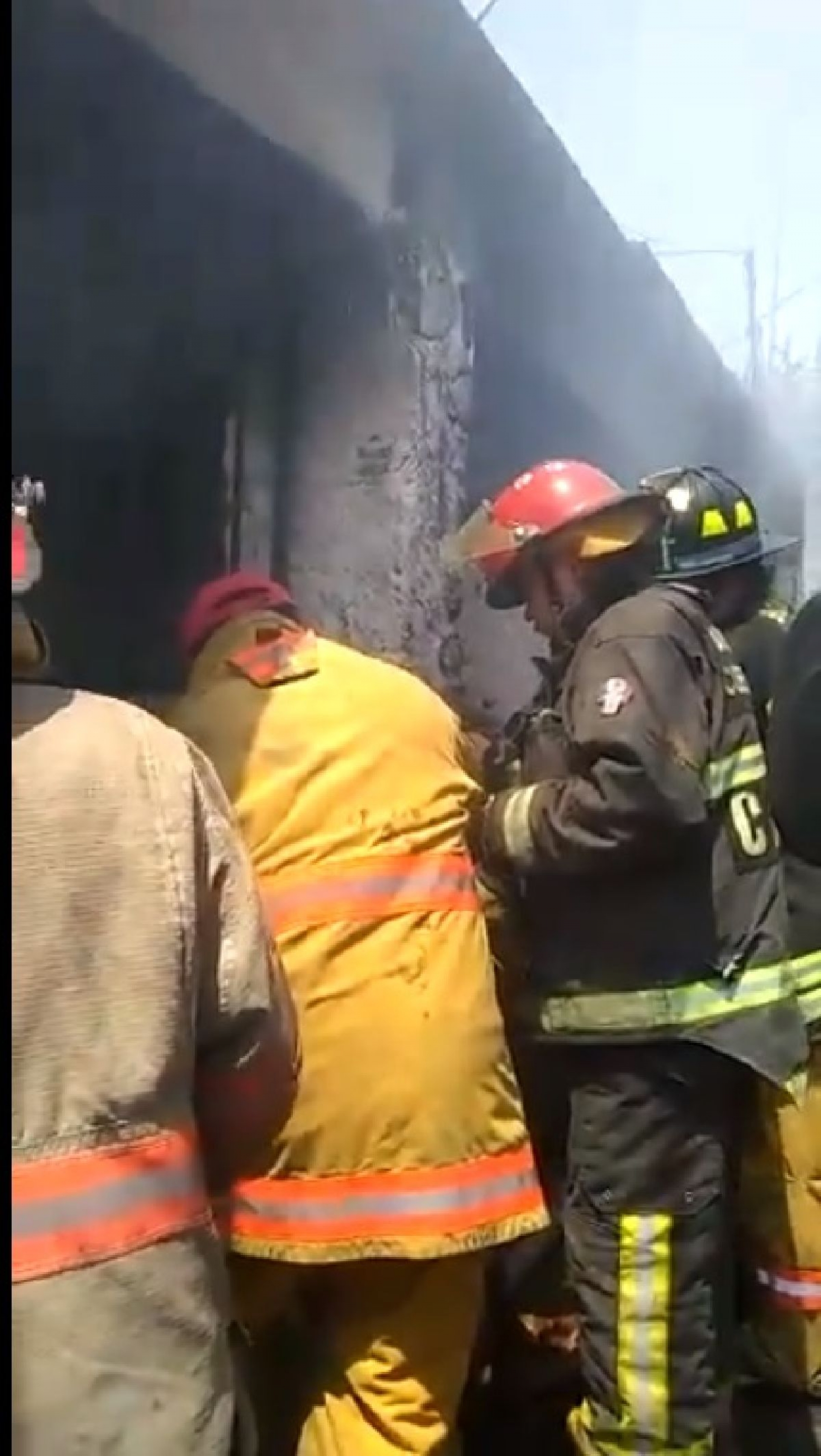 Incendio causa daños en una casa