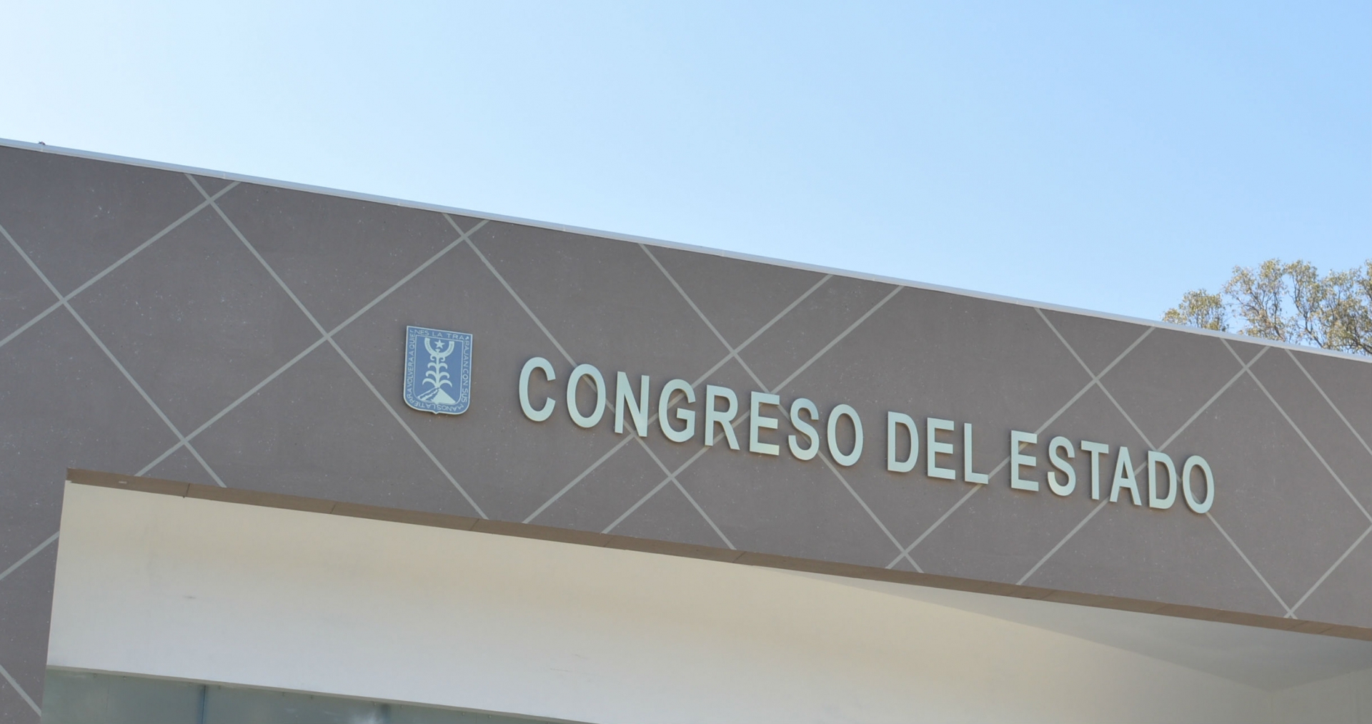 Se suma Marcos Zapotitla a grupo parlamentario del PES, al cual renuncia Maricela Jiménez