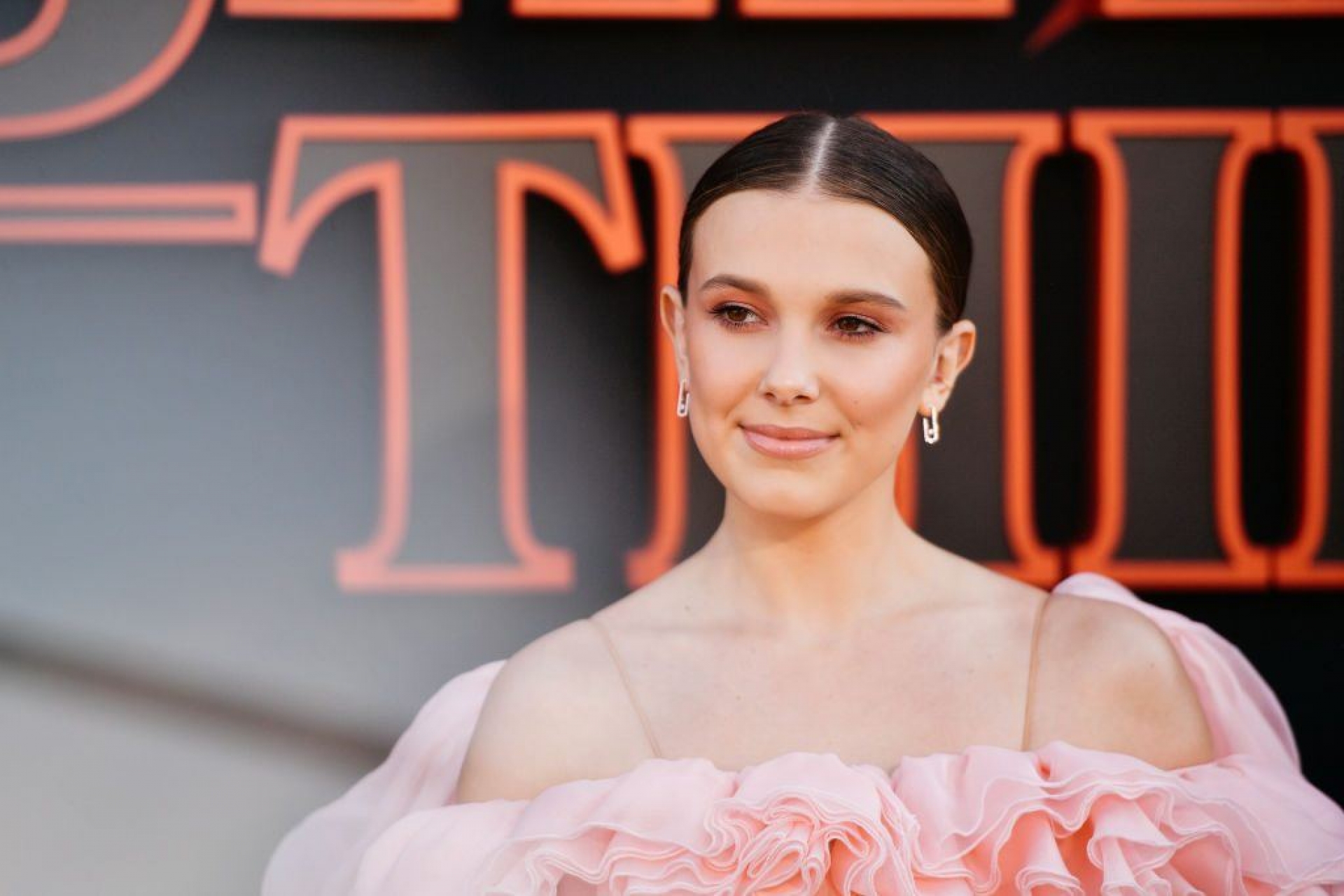 Así luce Millie Bobby Brown como Enola Holmes, la hermana adolescente de Sherlock Holmes