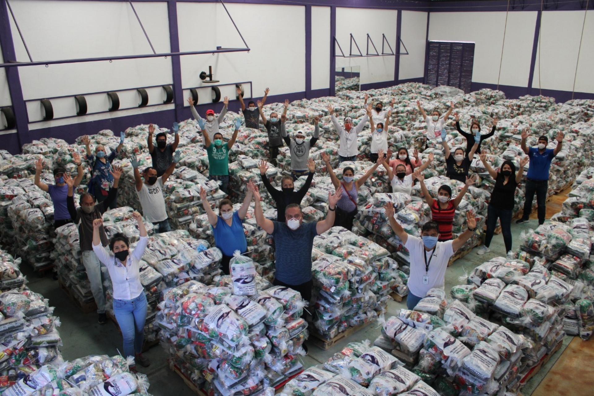 Inicia entrega de apoyos alimentarios a familias de Morelos