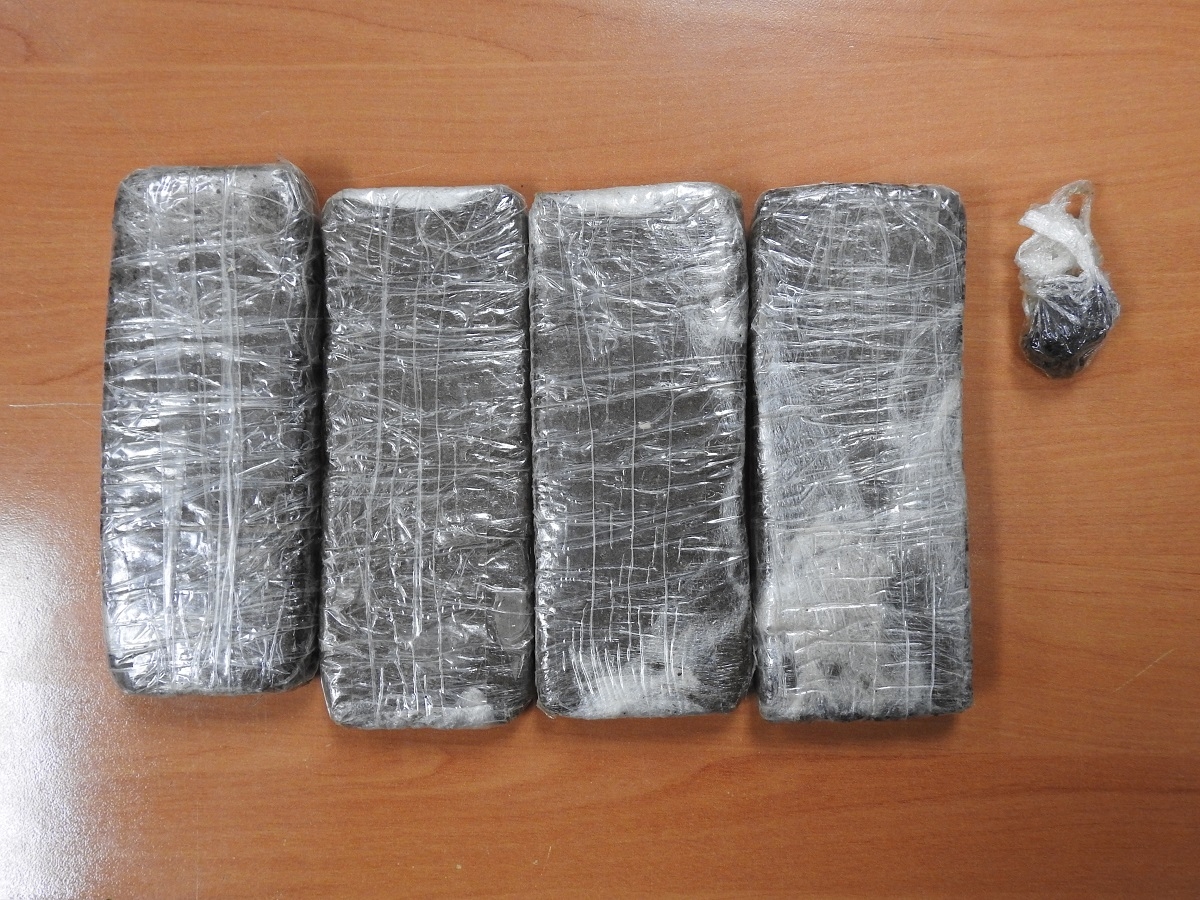 Capturan a sujeto que supuestamente llevaba 4 paquetes de marihuana