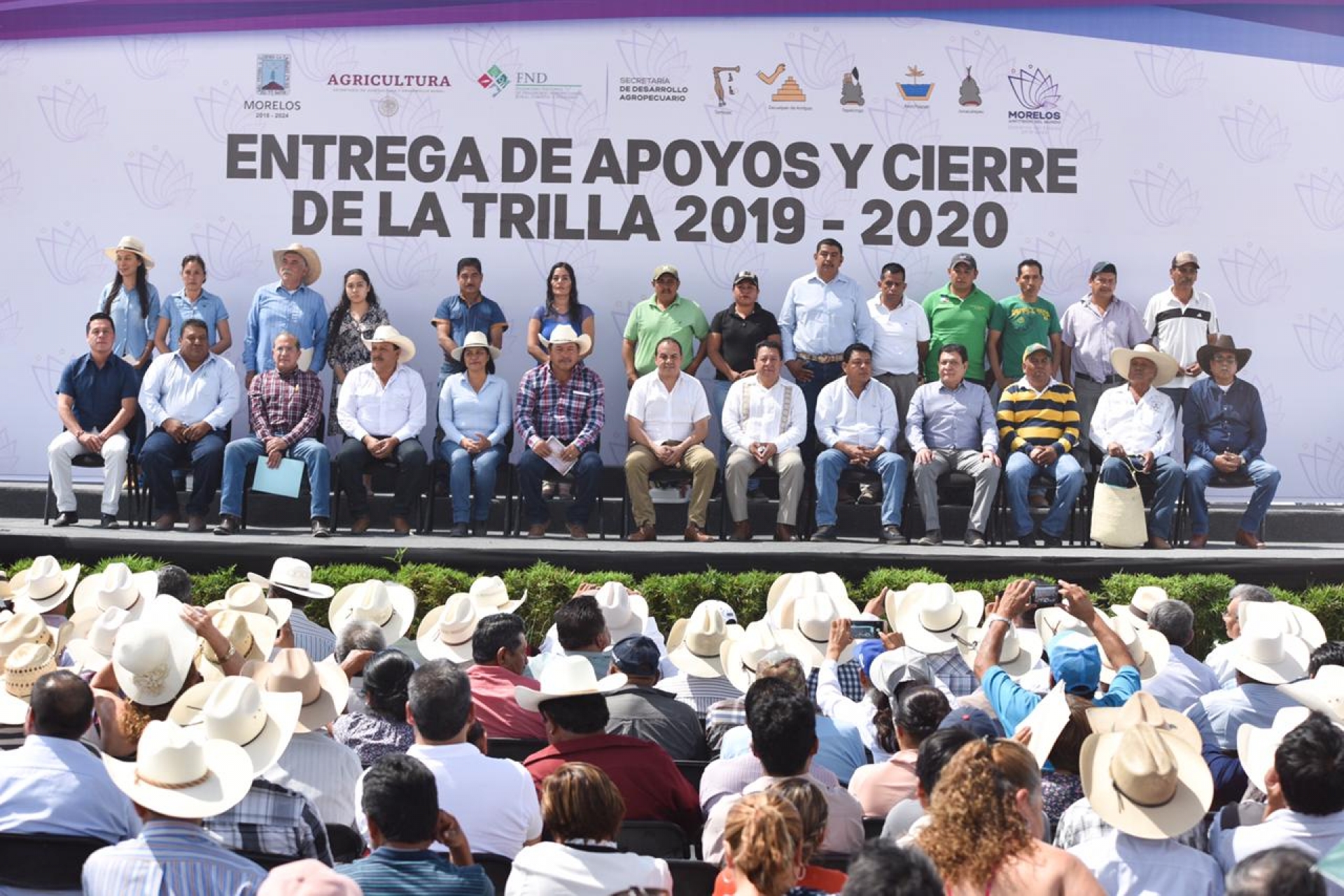 Entrega gobernador apoyos y participa en cierre de trilla 2019-2020, en Tepalcingo