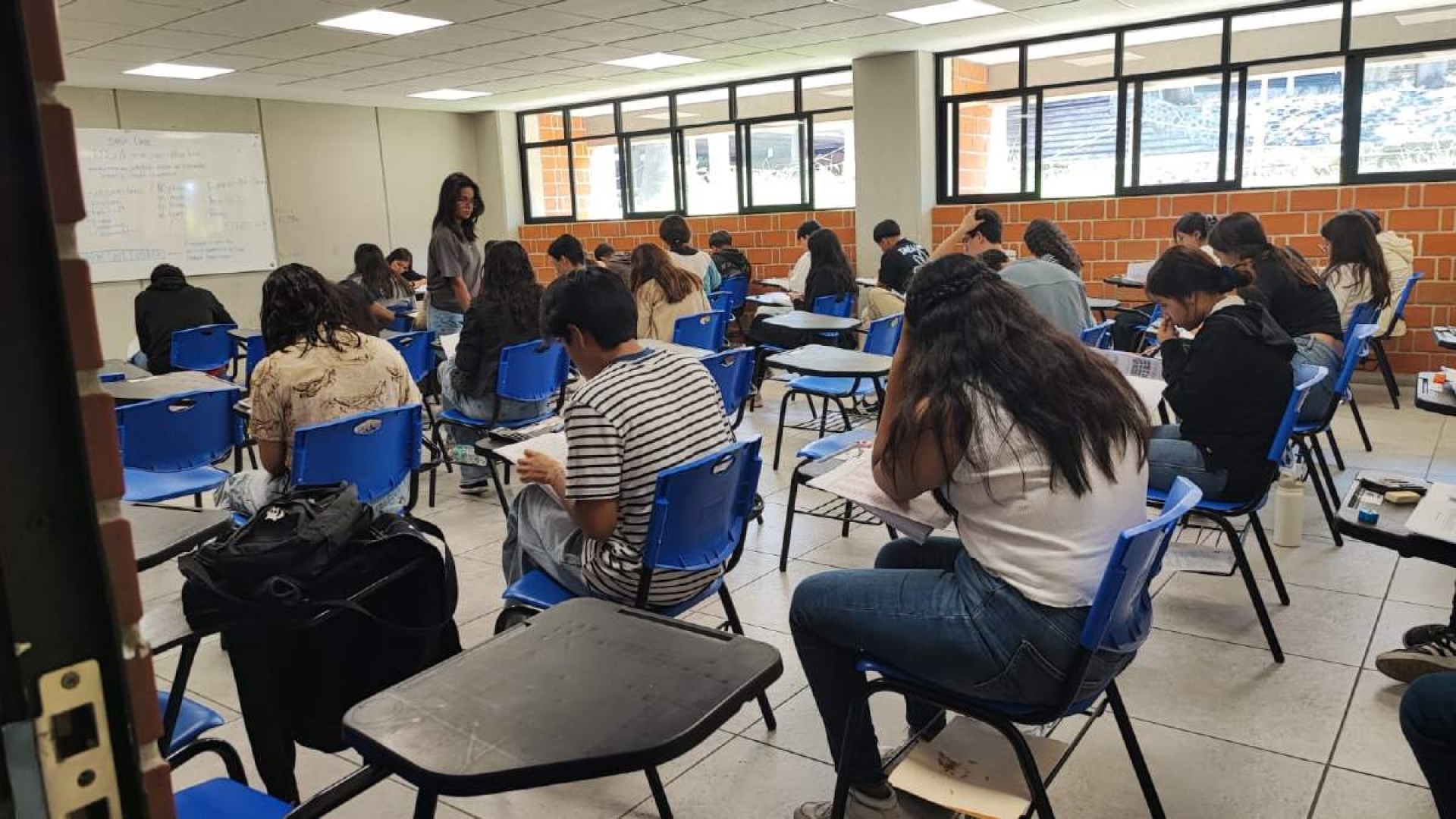Aplicó UAEM examen en 15 sedes universitarias
