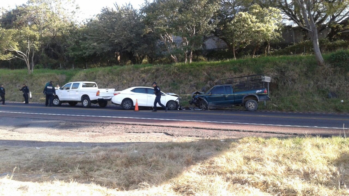 Choque entre dos vehículos deja un muerto y tres heridos