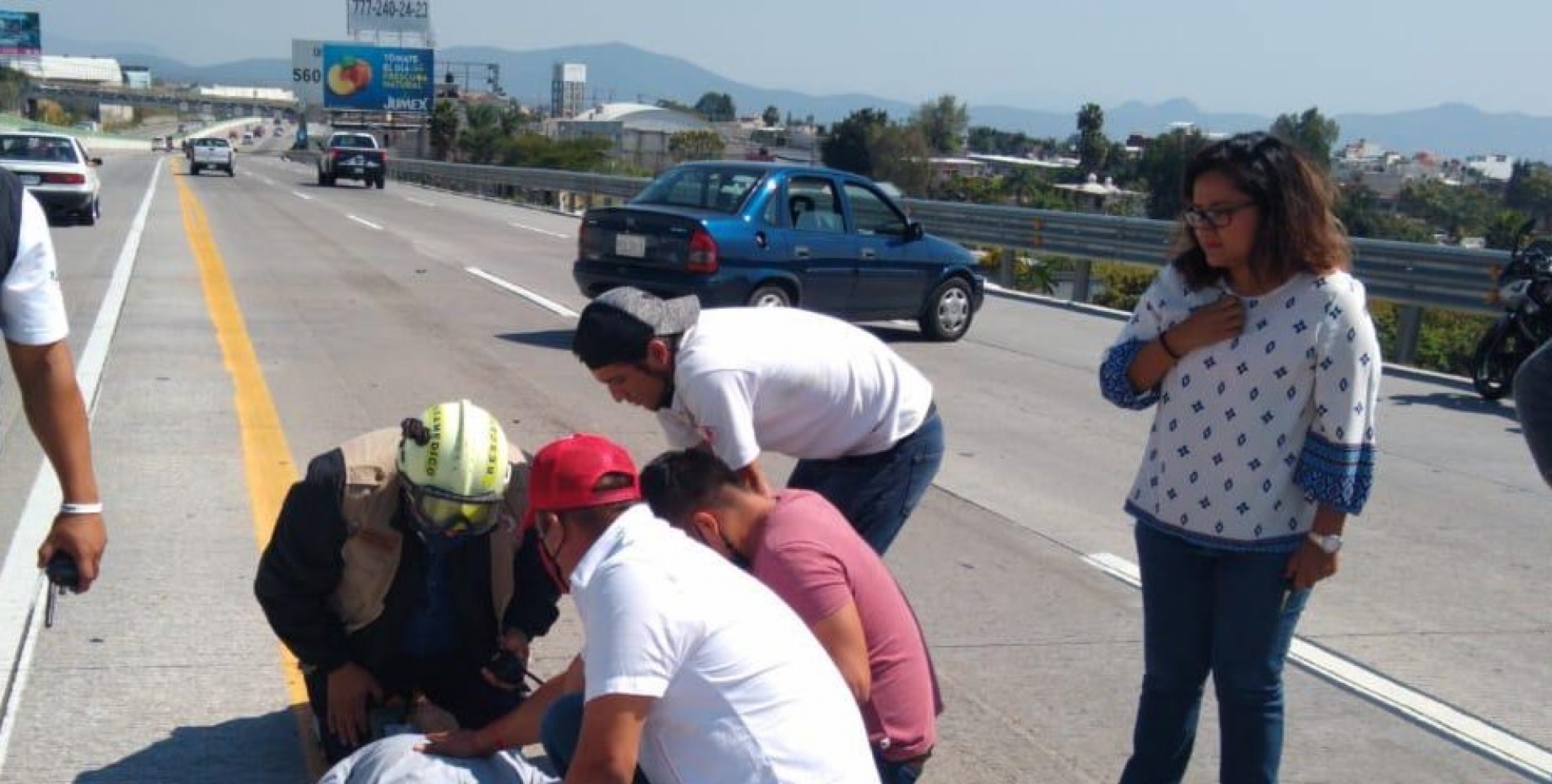 Un motociclista sufrió un accidente en el paso exprés