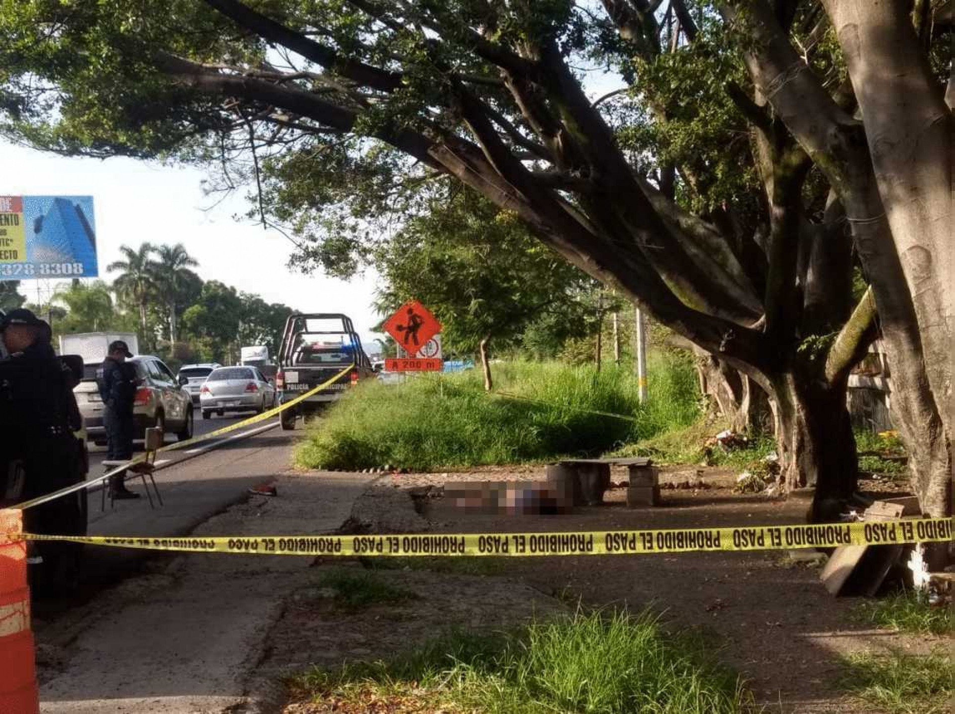 Hallan cadáver a un costado de la autopista México-Acapulco
