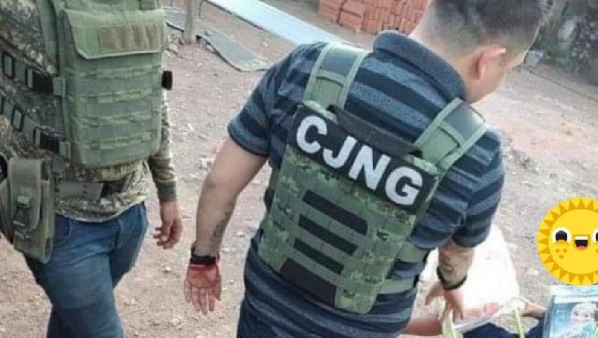 CJNG regala juguetes por Día de Reyes en Michoacán