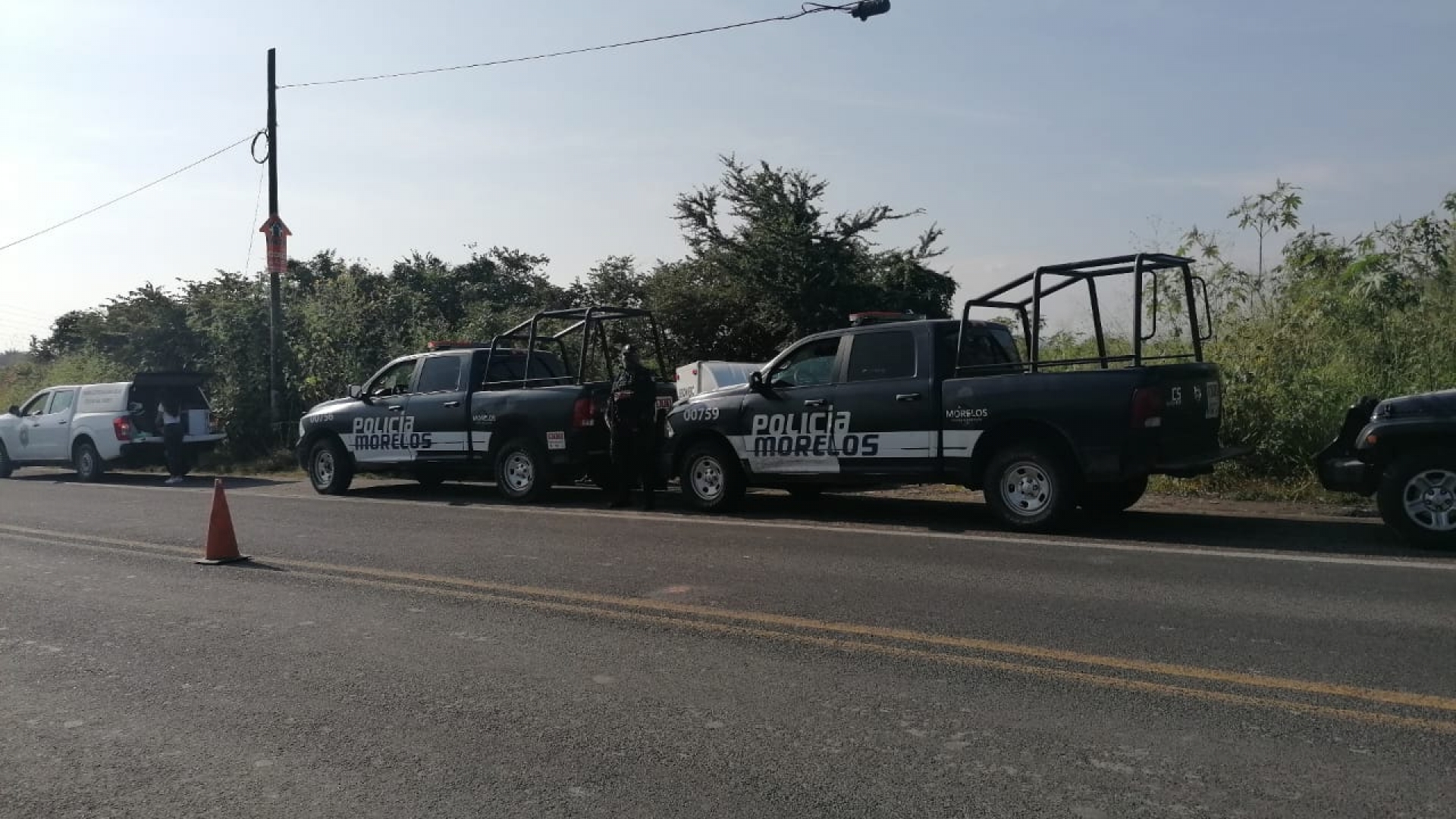 Hallan un cadáver a un costado de la carretera Aeropuerto-Tepetzingo