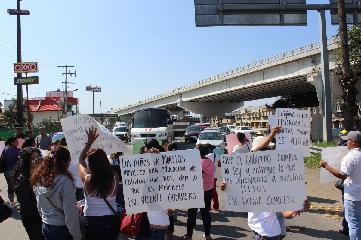 Padres de Temixco cierran sur de Cuernavaca