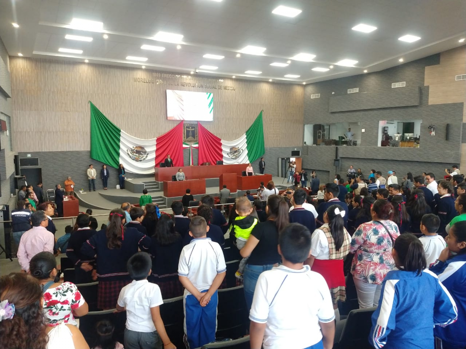 En sesión solemne, legisladores locales conmemoraron a los símbolos patrios