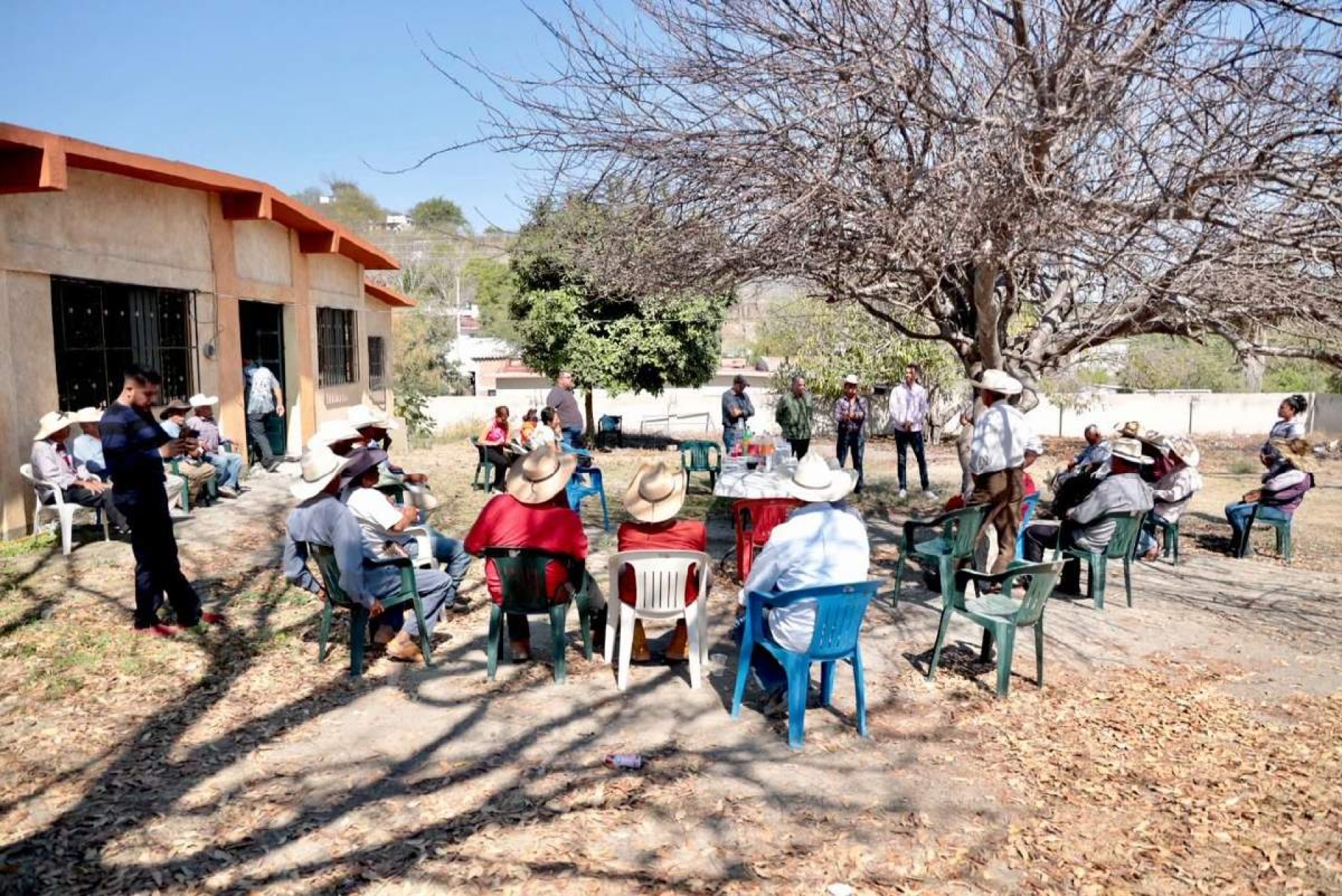 Vecinos de Xicatlacotla demandan pozo de agua para riego