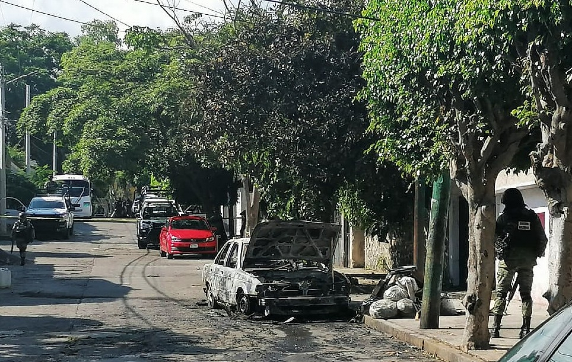 Queman vehículo en la colonia Plan de Ayala, en Cuernavaca