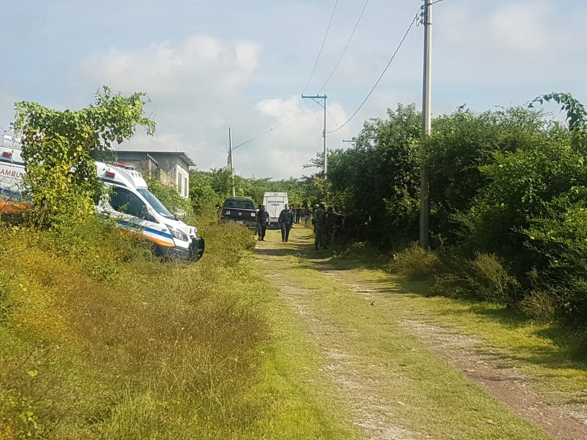 Hallan dos cadáveres encobijados en Tetecala