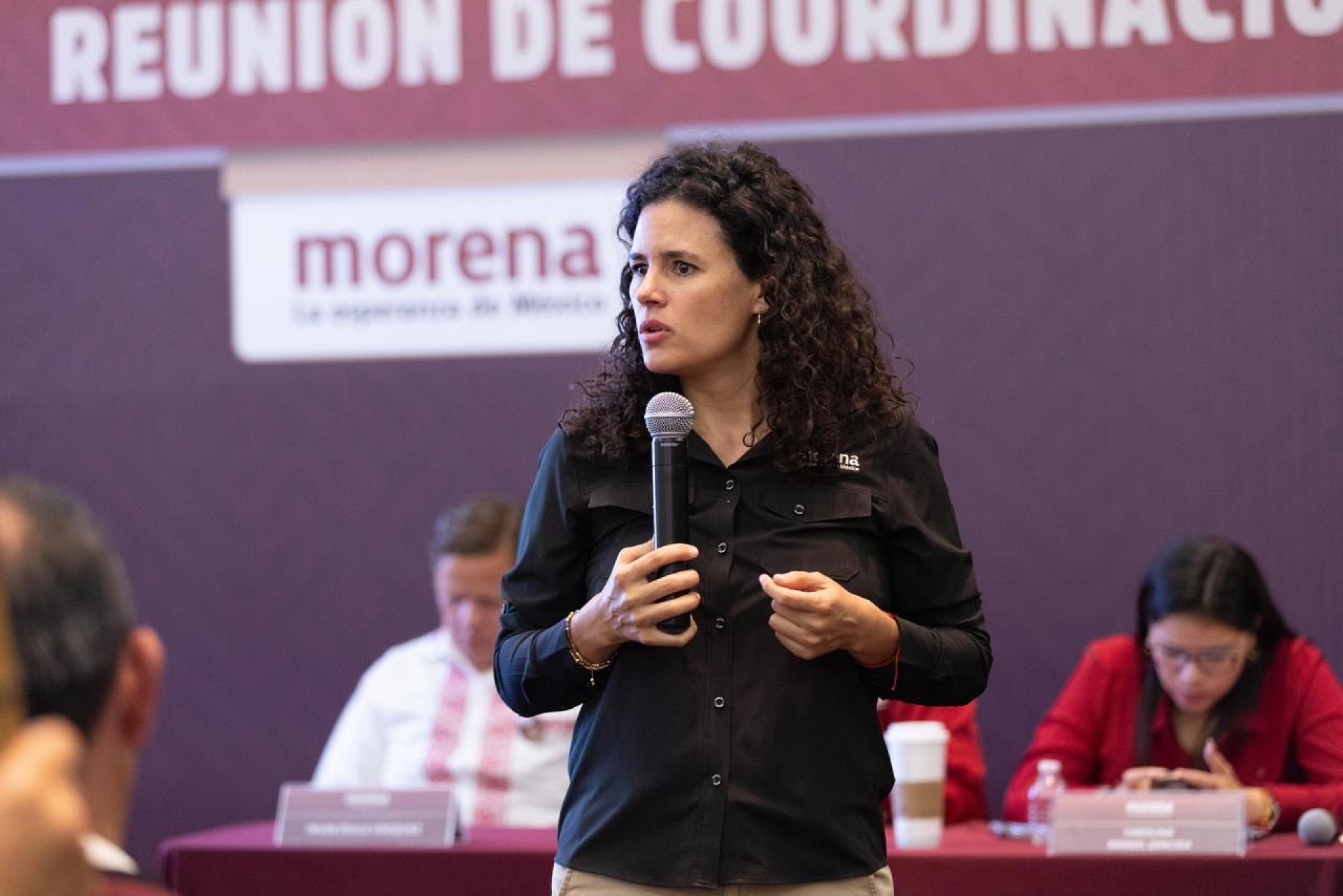 'Hay finanzas sanas': Luisa Alcalde niega endeudamiento por programas sociales