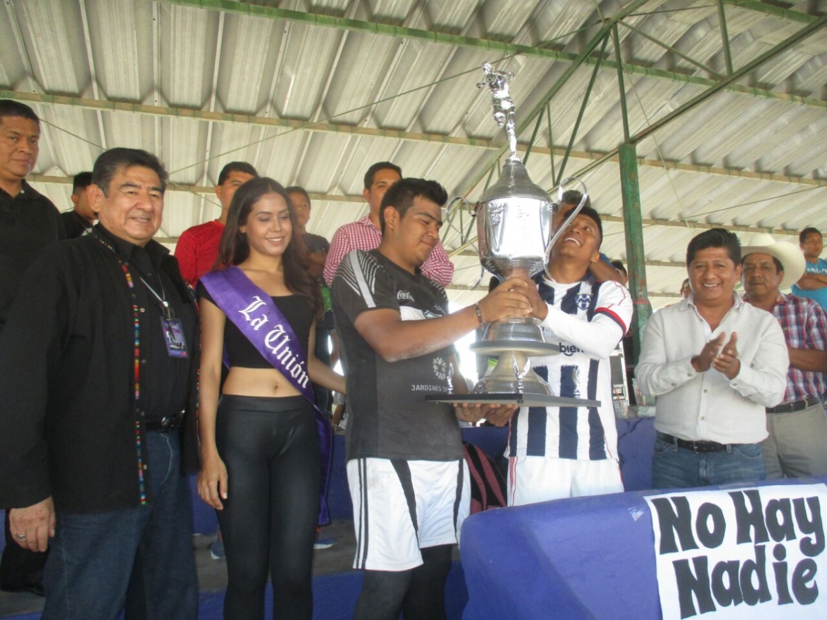 La Pandilla levanta el título del Torneo de Copa Xoxocotla