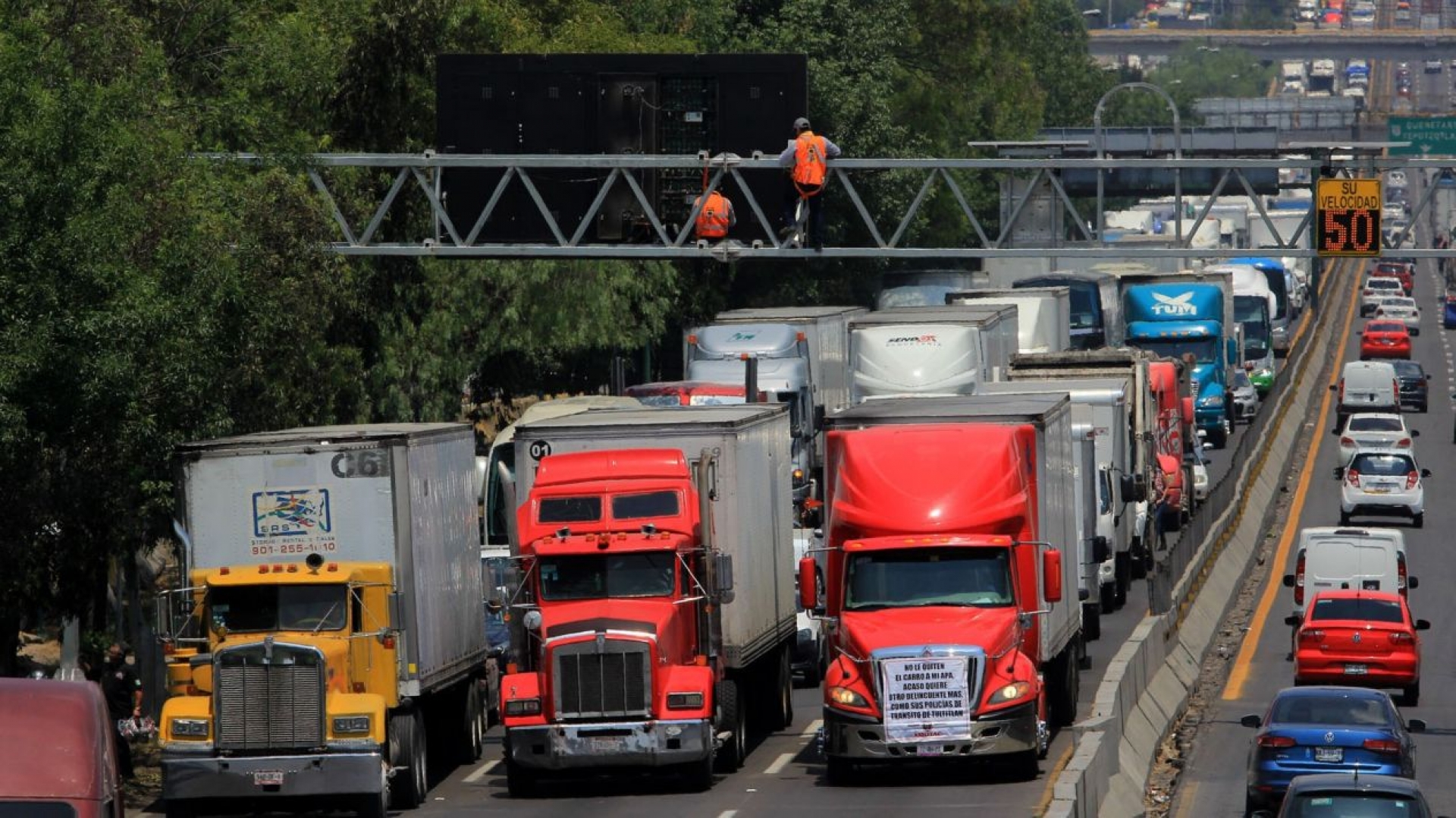 Transportistas anuncian paro nacional; se prevén bloqueos en accesos a CDMX este martes