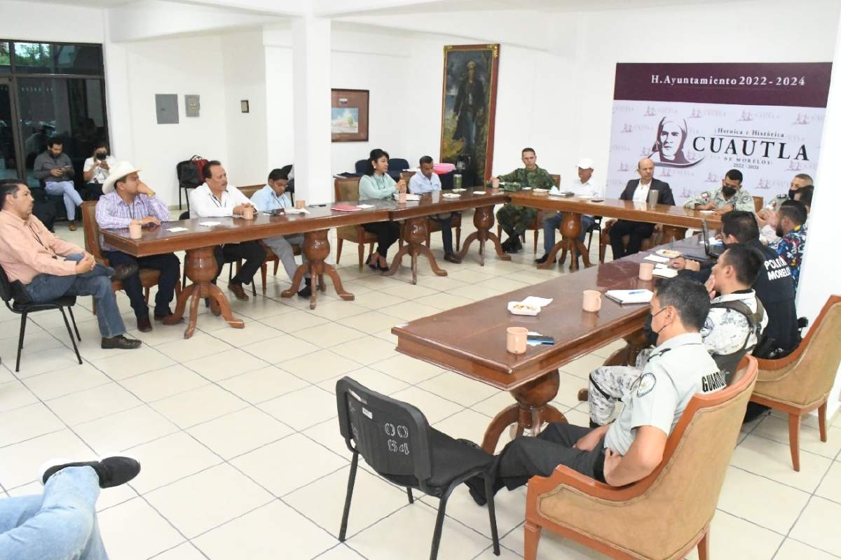 Participan alcaldes de la región oriente en mesa para construcción de la paz
