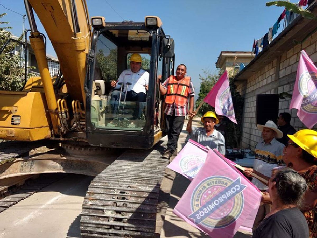Agustín Alonso dio inicio a la instalación de drenaje en la colonia El Zarco