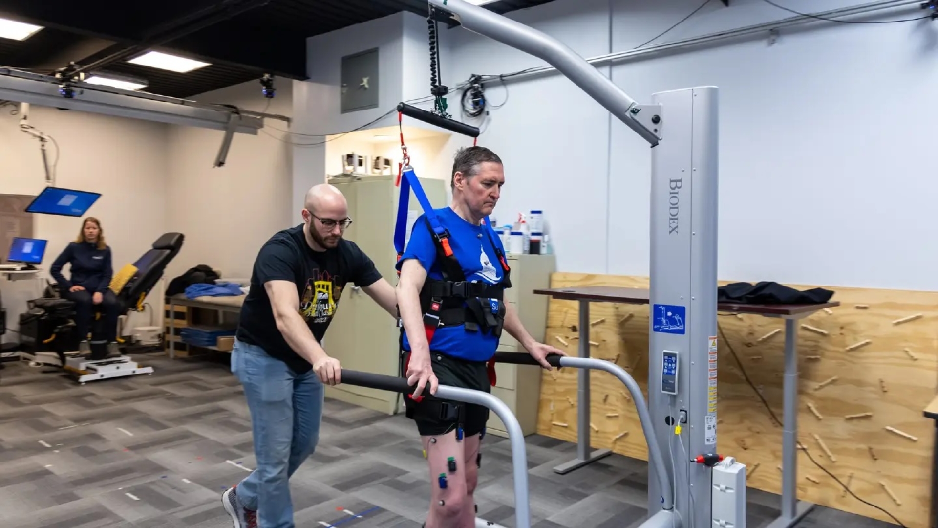 Implante innovador mejora la movilidad en pacientes con atrofia muscular espinal