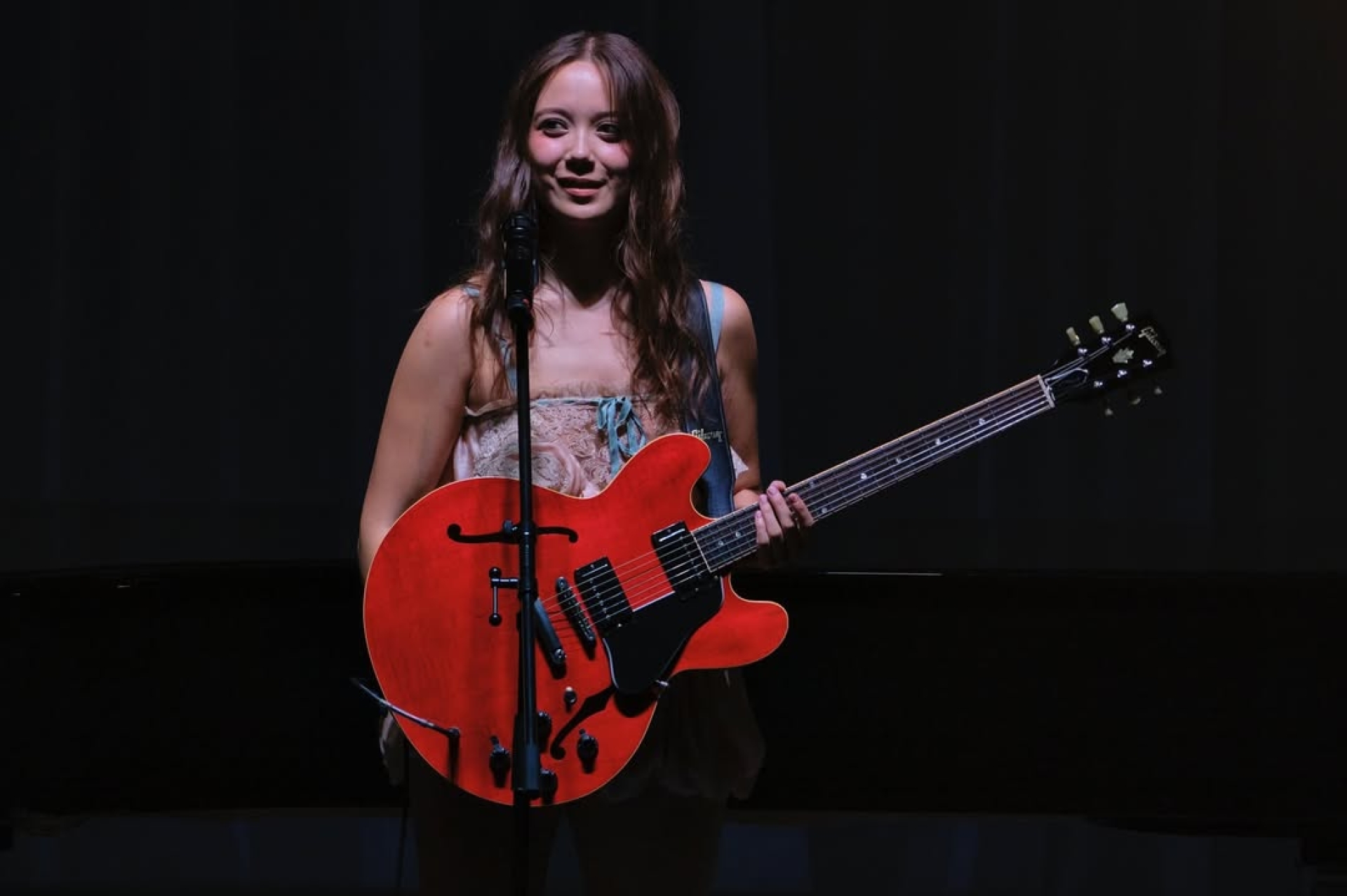 Laufey conquista el Teatro Metropólitan en su primer concierto en México con música nueva y gran conexión emocional
