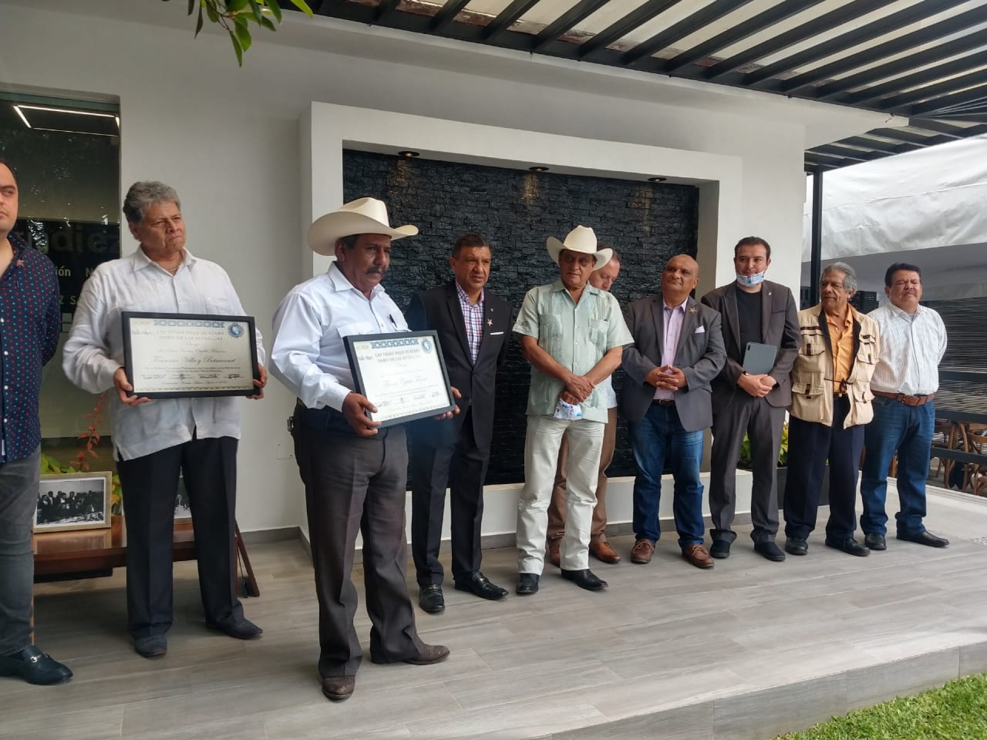 Reúnen a los nietos directos de Francisco Villa y Emiliano Zapata