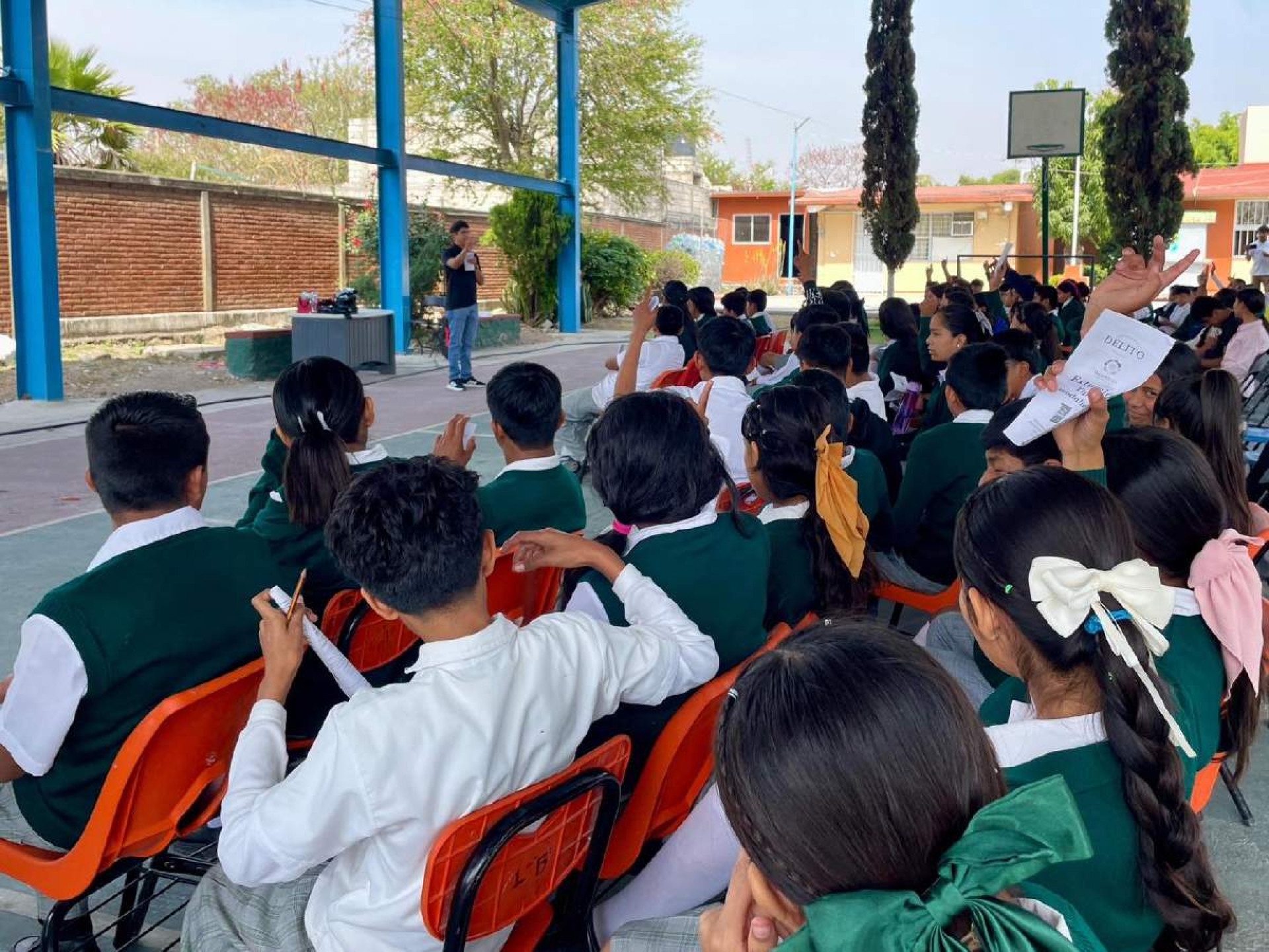 Fortalecen prevención del delito y adicciones en telesecundaria de Tecajec