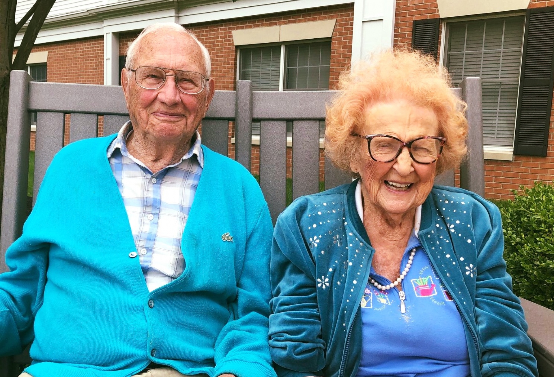 Ella tiene 102 años, el 100 años y se acaban de casar: conoce su tierna historia y enamórate
