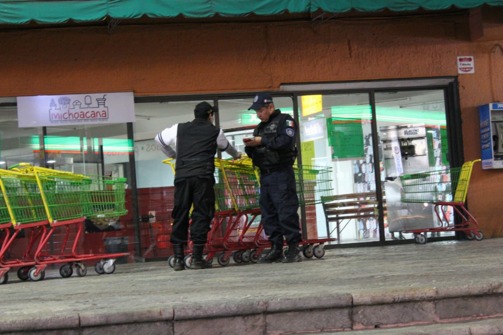 Asaltaron en tienda de autoservicio ubicada en Plaza Chapultepec
