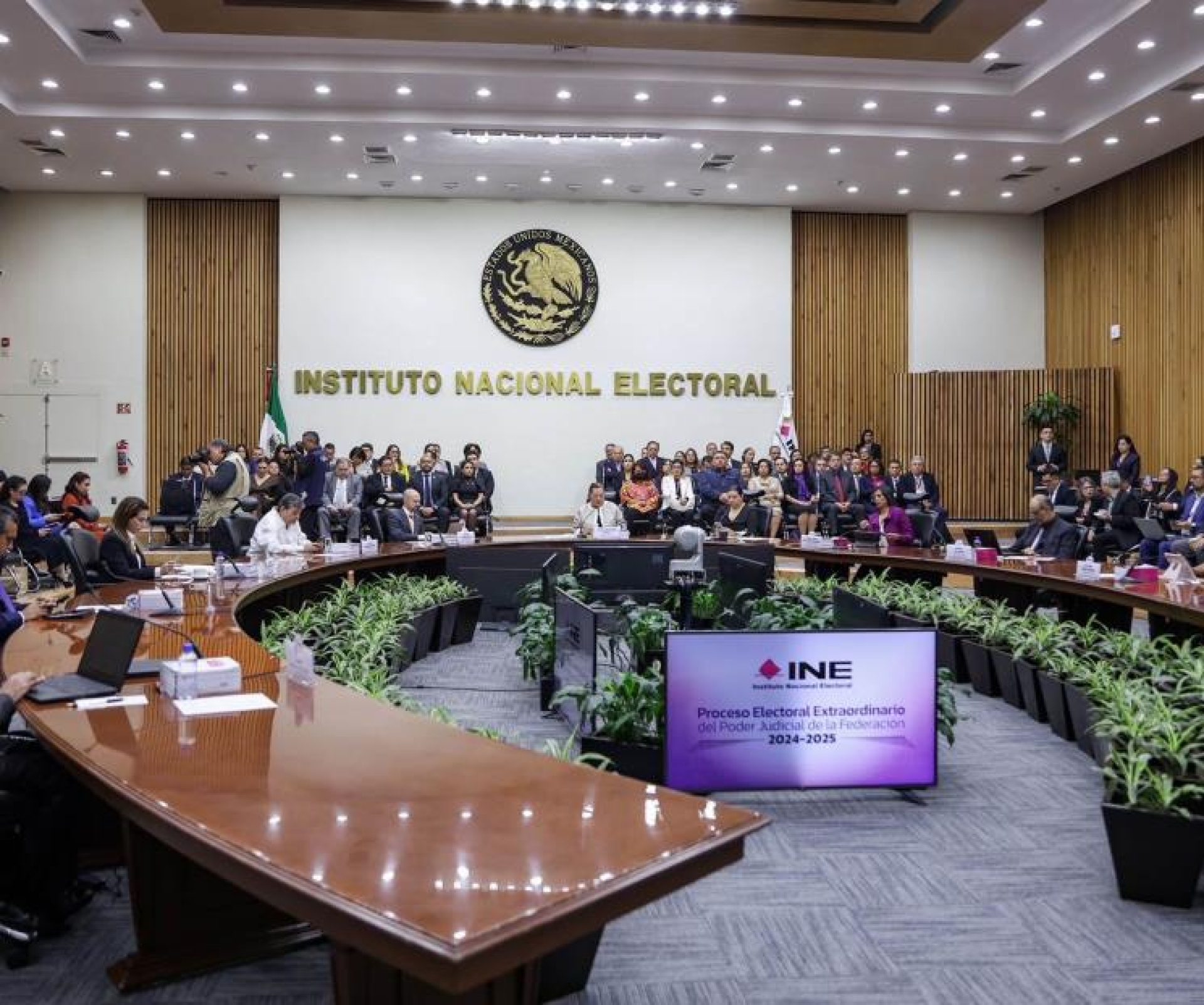 'El INE hace elecciones, no milagros', señalan consejeros tras recorte de presupuesto