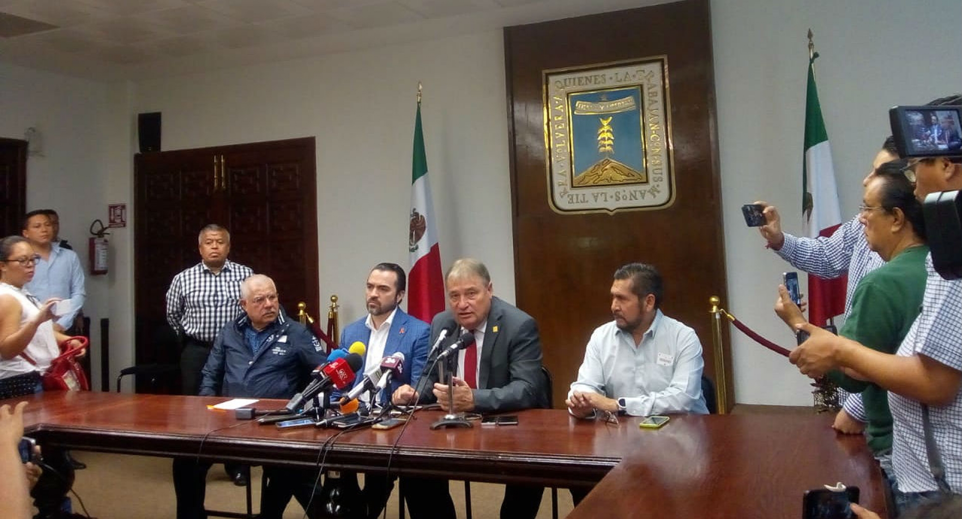 Niega titular de CES que vaya a presentar su renuncia al cargo