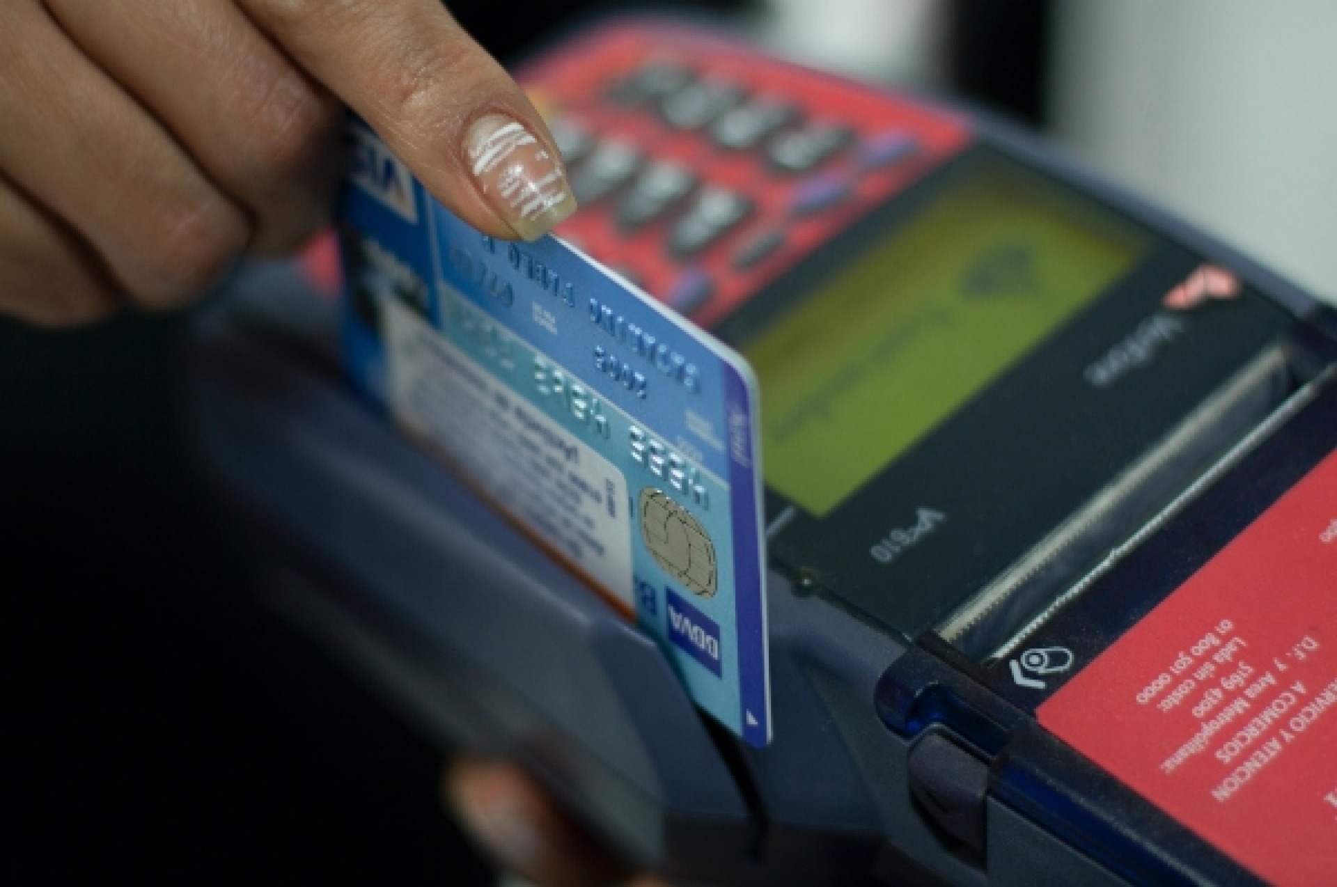 SAT te multará si tus compras con tarjeta de crédito exceden tus ingresos