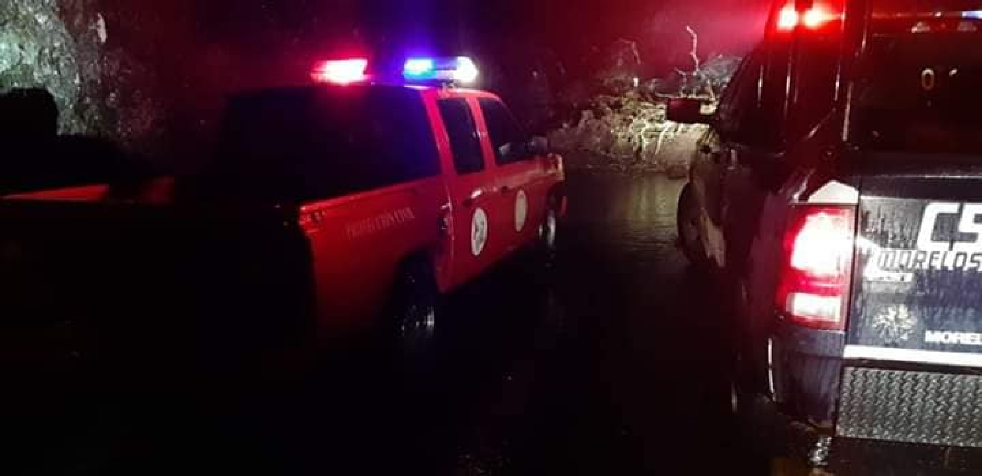 Realiza PC labores de remoción tras deslave en carretera Huitzilac-Lagunas de Zempoala