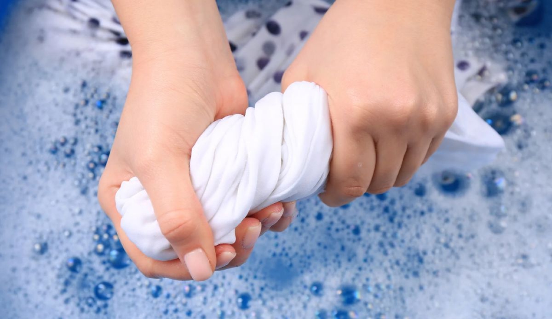 El método con jabón Zote para ropa blanca que sorprende en redes