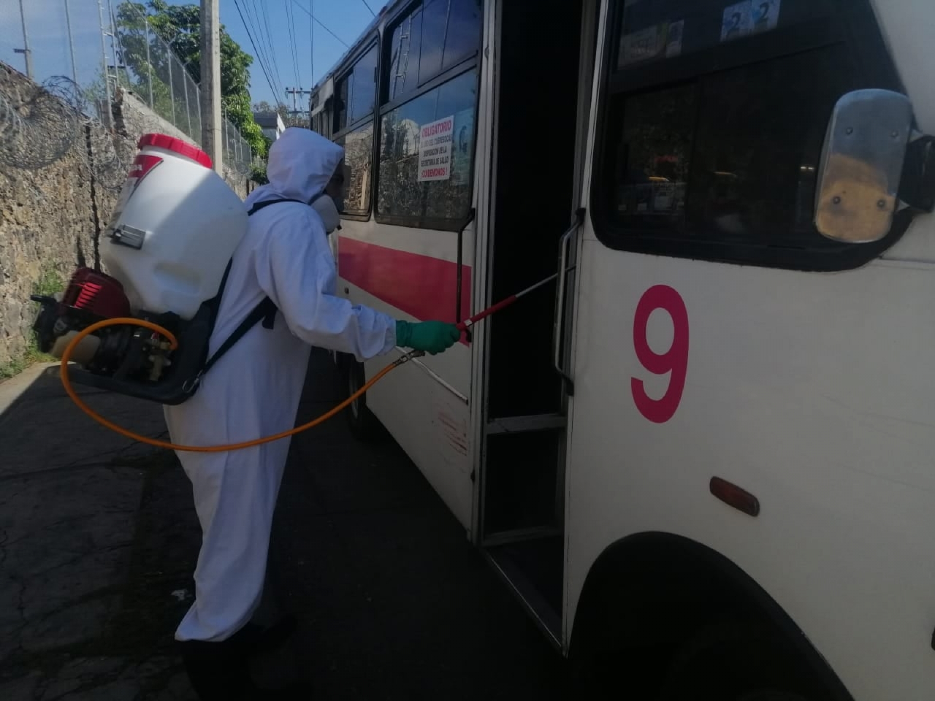 Sanitiza SMyT unidades del transporte público en Cuernavaca