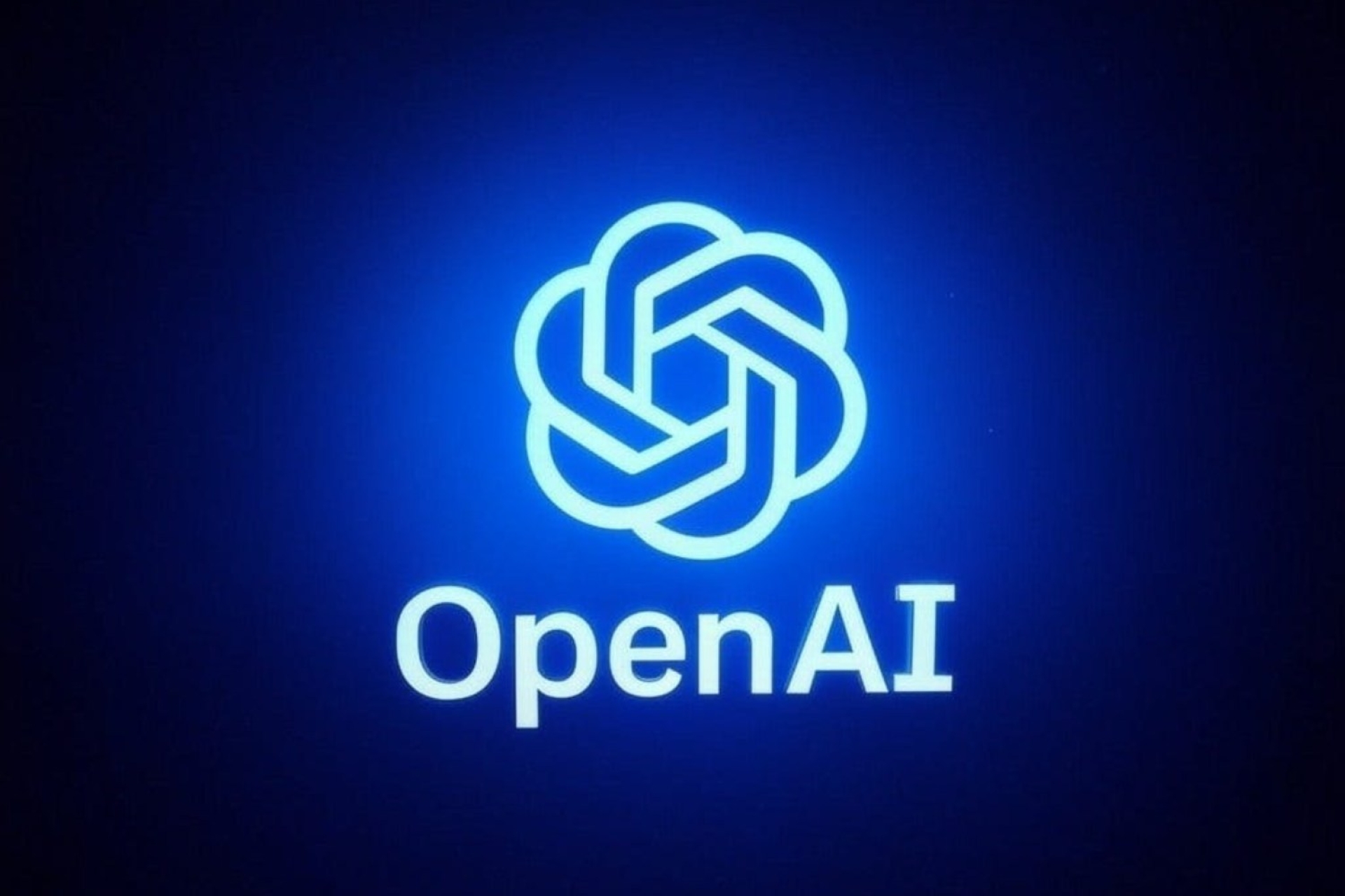 Nvidia, Amazon y Microsoft negocian inversión millonaria en OpenAI