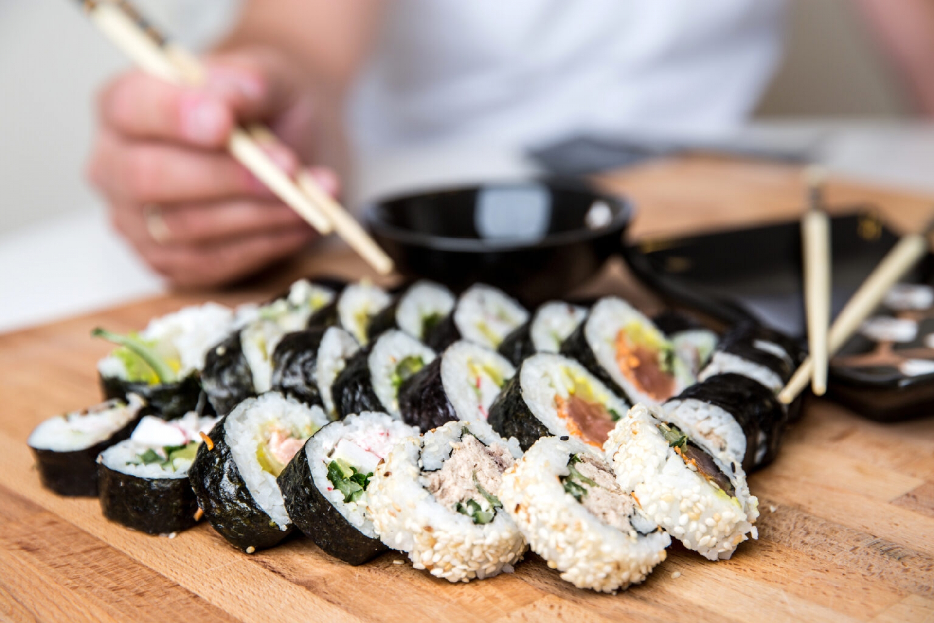 ¡Sushi casero! Acá una receta fácil para aprender a hacerlo paso a paso