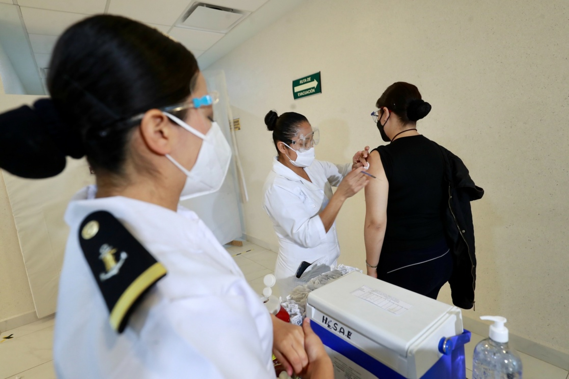 Segunda etapa de vacunación incluirá a todo el personal de salud faltante