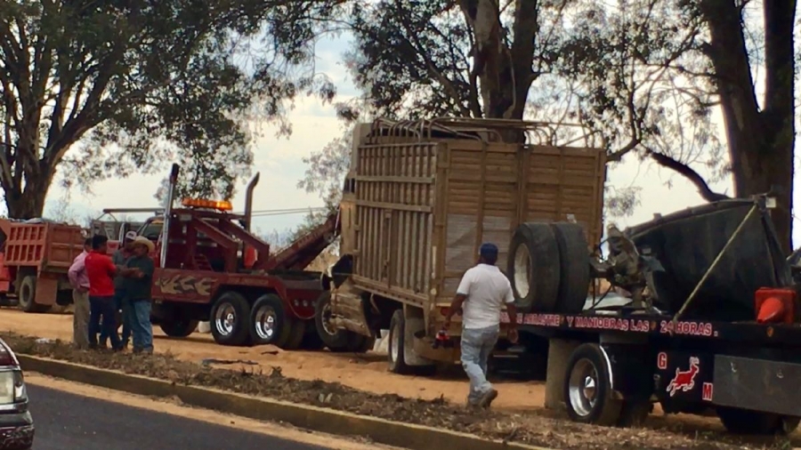 Volcadura en Atlatlahucan deja un muerto y cinco heridos