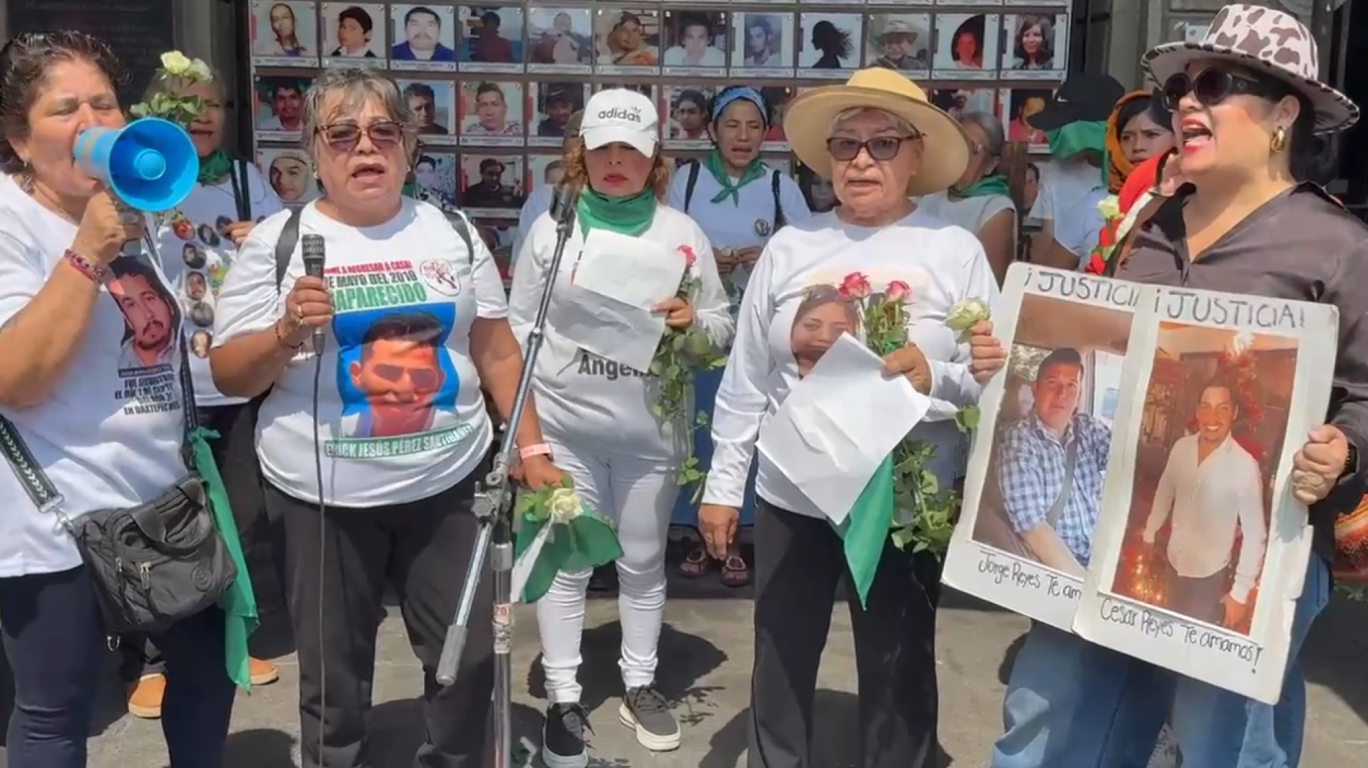 Conmemoran mujeres buscadoras Día de la Madre con marcha en Cuernavaca