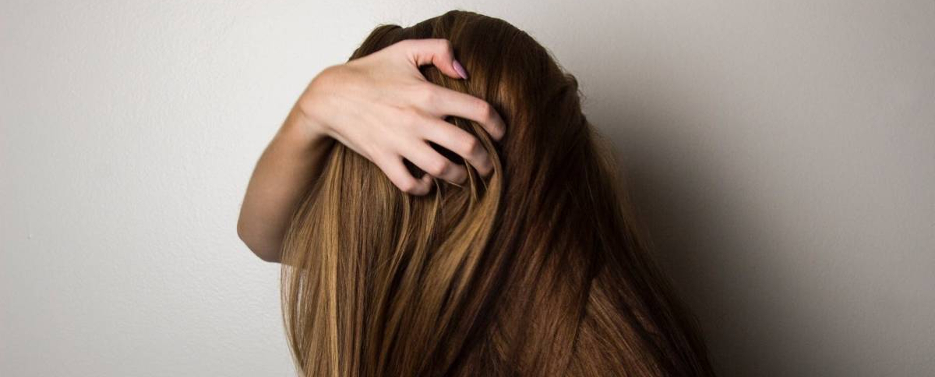 5 hábitos que influyen en la caída del cabello: Sujetarlo en exceso es uno