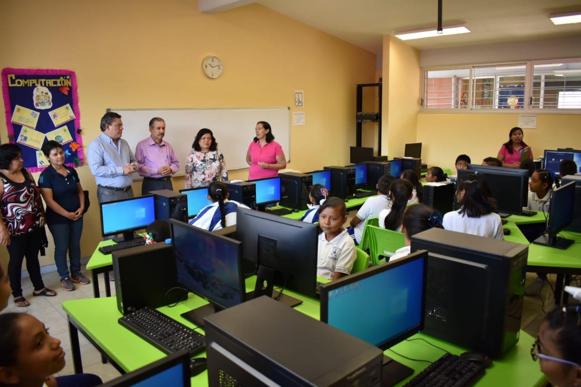 Inaugura alcalde de Jiutepec aula de cómputo en la primaria 'Juan N. Álvarez'
