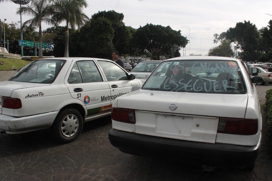 Taxistas protestan contra el "Hoy no circula"