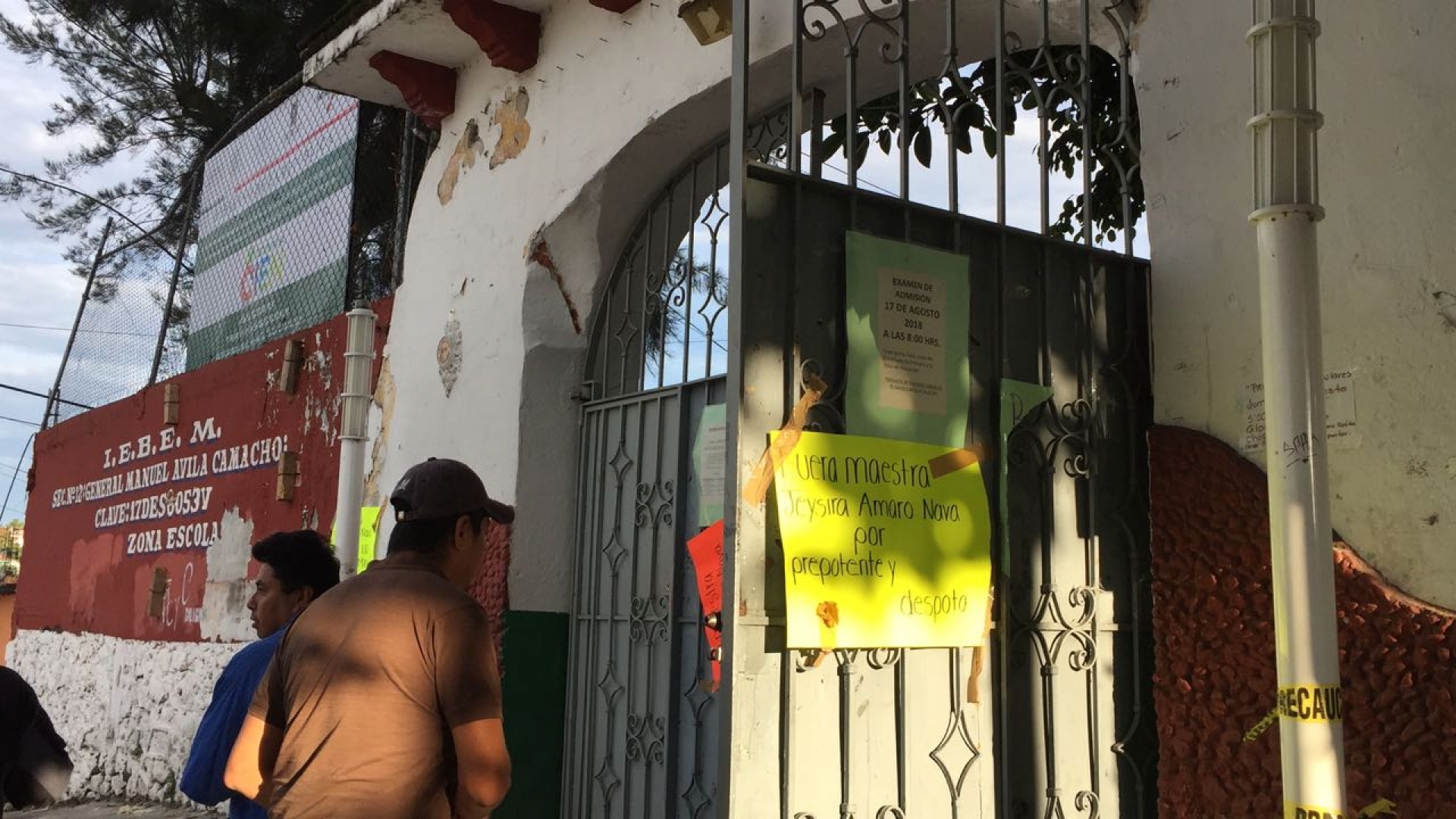 Toman padres de familia secundaria 12, en la Carolina