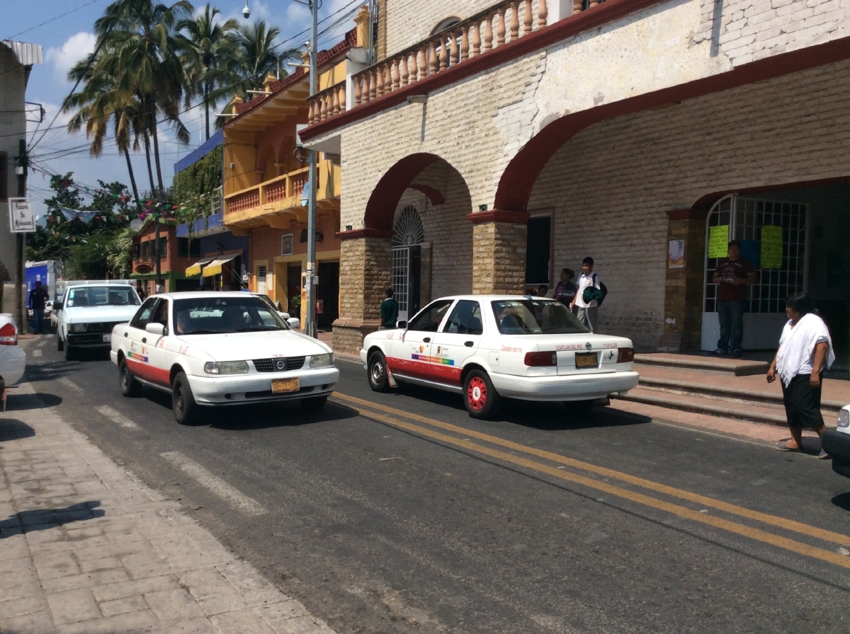 Verificarán que se realicen operativos en contra de taxis metropolitanos en la zona poniente
