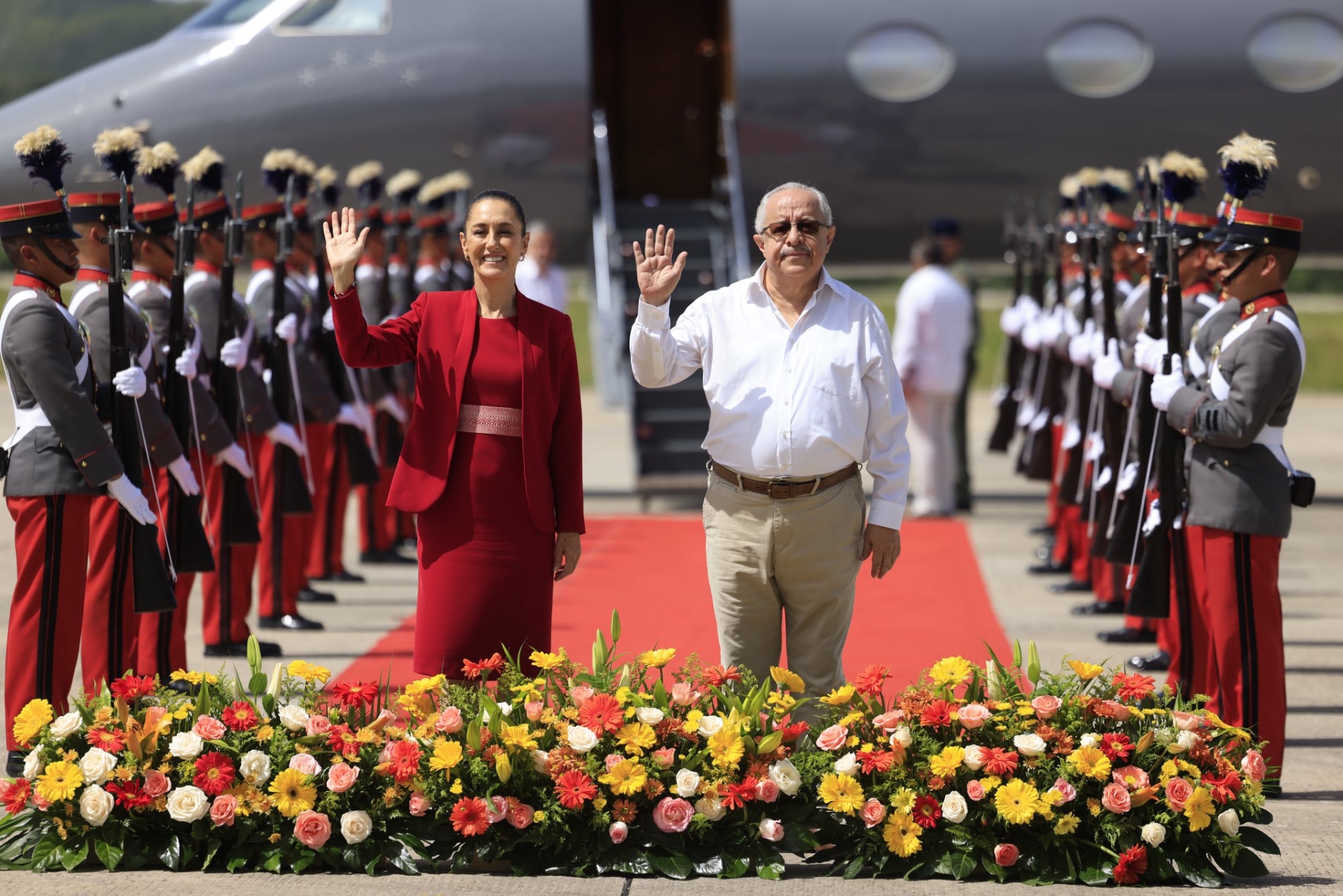 Sheinbaum llega a Guatemala para su primera reunión bilateral con Arévalo