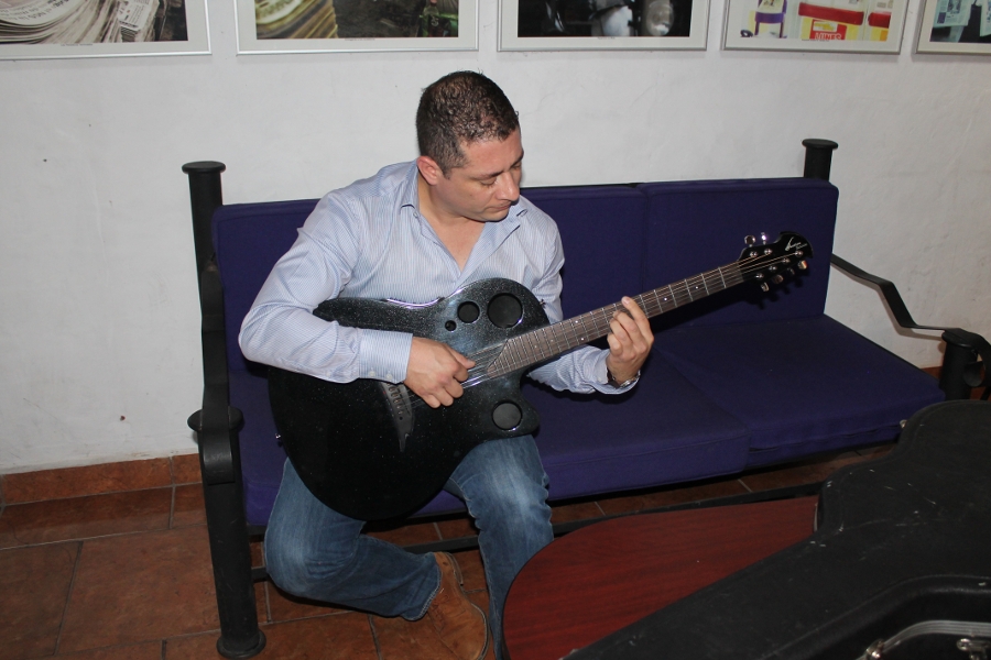 La música es para compartir, no para competir: Adrián Givaudan
