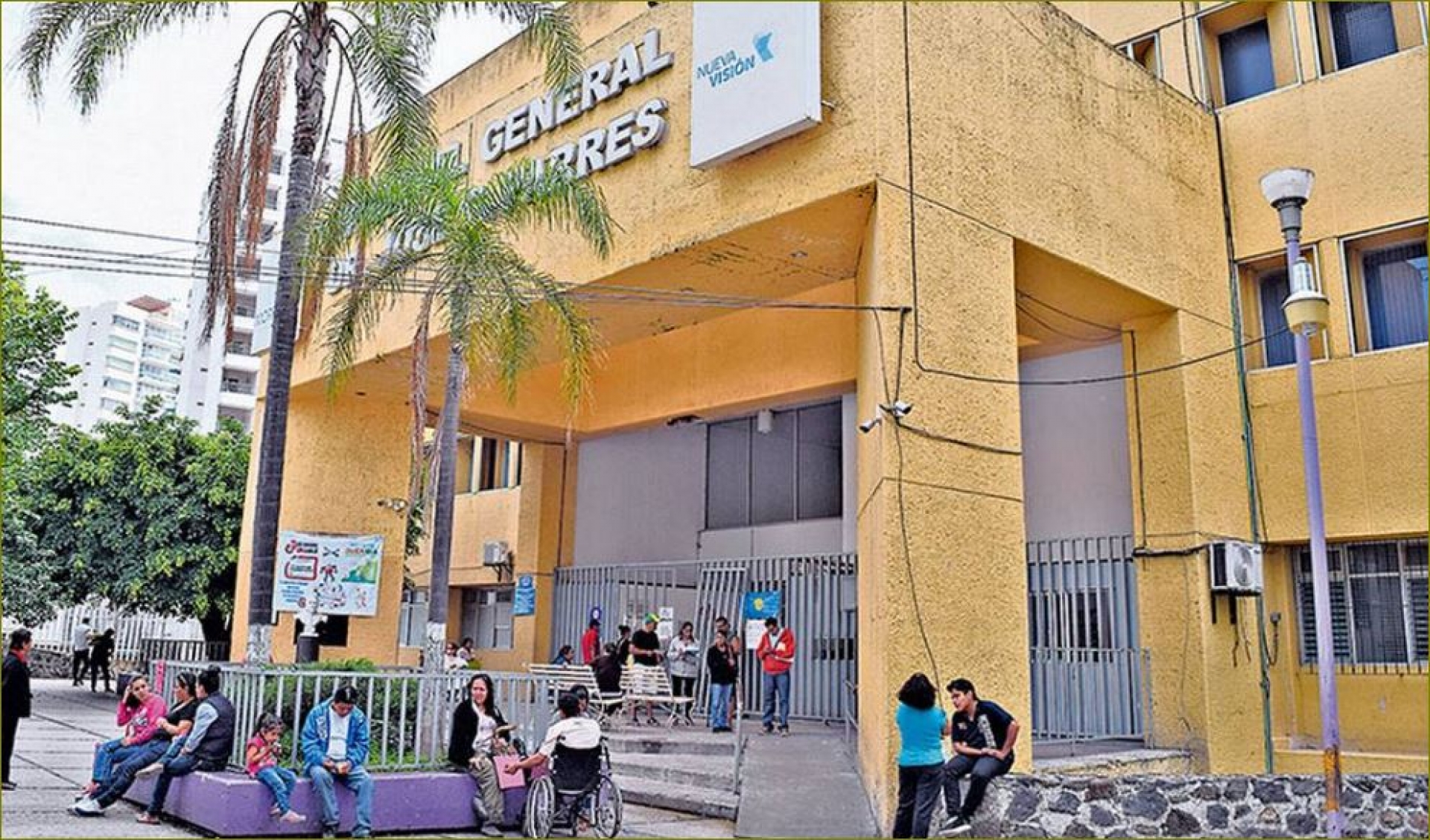 Entrega la UAEM caretas protectoras a personal hospitalario