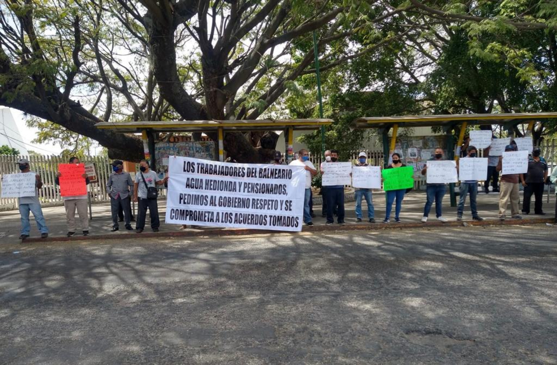 Se manifiestan trabajadores del Fideicomiso Agua Hedionda