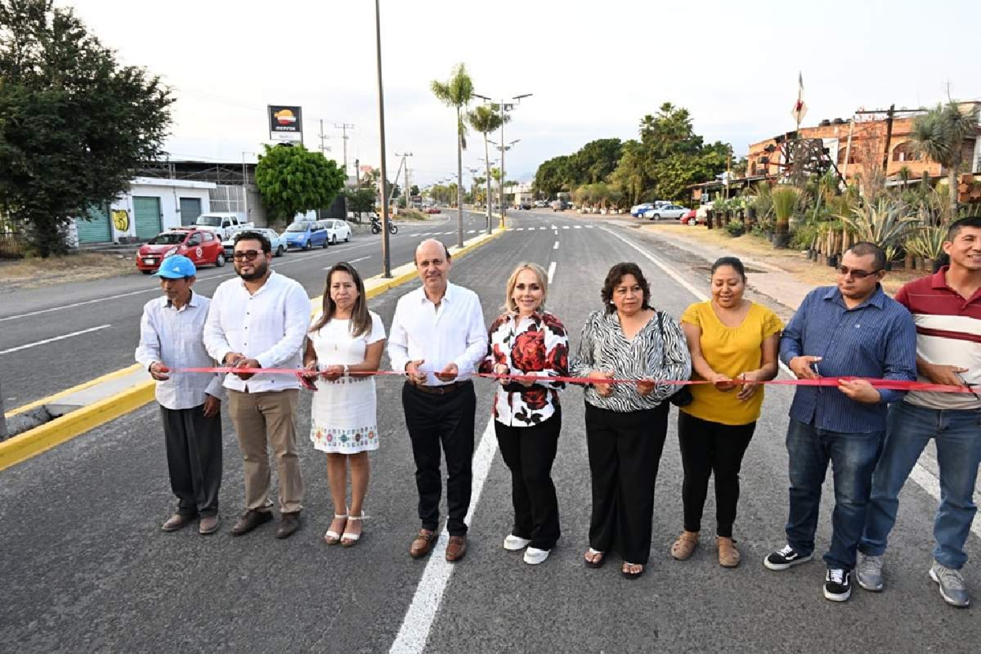 Inauguran alumbrado de camellón Casasano-Cocoyoc en Cuautla