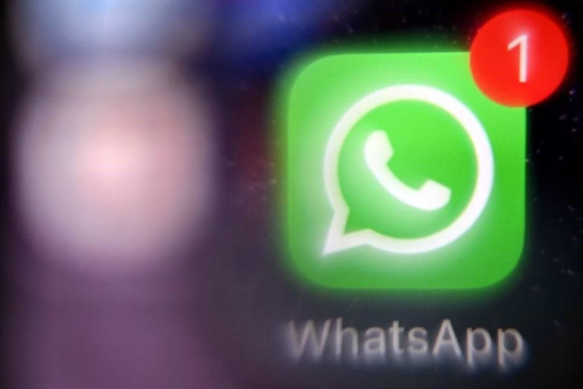 Italia ordena a Meta suspender reglas de WhatsApp que bloquearían chatbots de IA de competidores